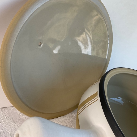 DENBY Vintage “Gourmet” MCM 8 Pint Stoneware Covered Casserole w/ Handle(s) - Picture 11 of 17